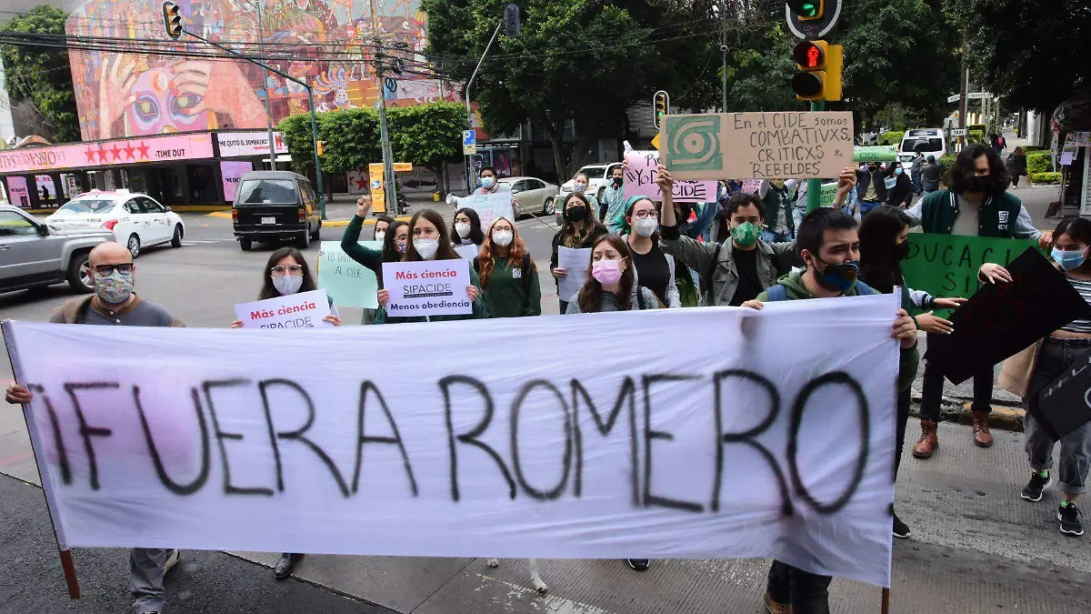 Académicos se unen a protestas